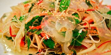 Cách làm nộm sứa giòn dễ ăn và đảm bảo vệ sinh